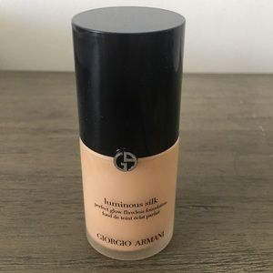 NIB Giorgio Armani Luminous Silk Perfect Glow Flawless Foundation in 4.5 fair